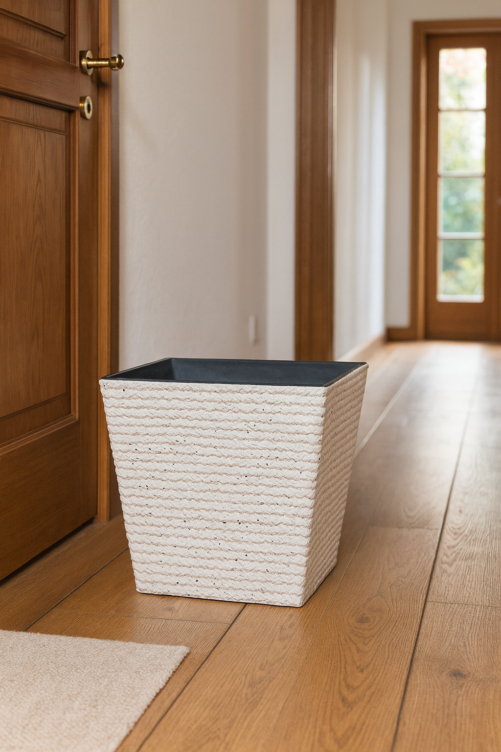 Strukturierter quadratischer Kunststoff-Blumentopf in Steinoptik