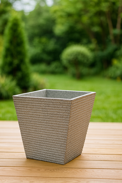 Strukturierter quadratischer Kunststoff-Blumentopf in Steinoptik