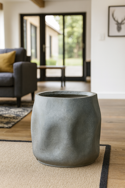 Strukturierter, unregelmäßig geformter Magnesium-Blumentopf für den Boden