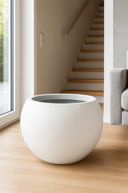 Moderner Blumentopf aus Magnesium mit Kugeln