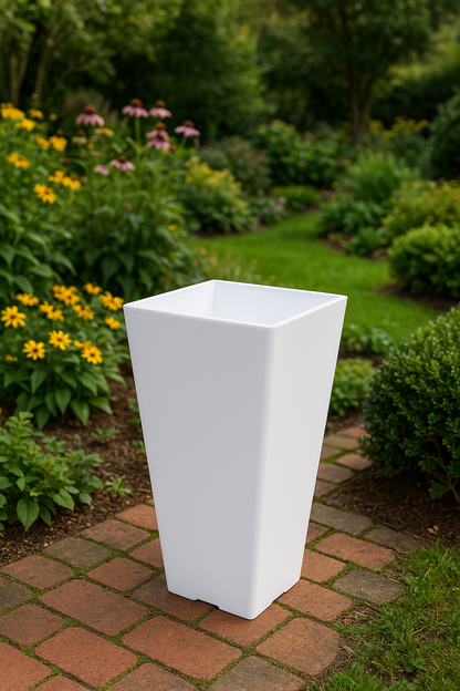 Moderner, konisch zulaufender quadratischer Pflanztopf