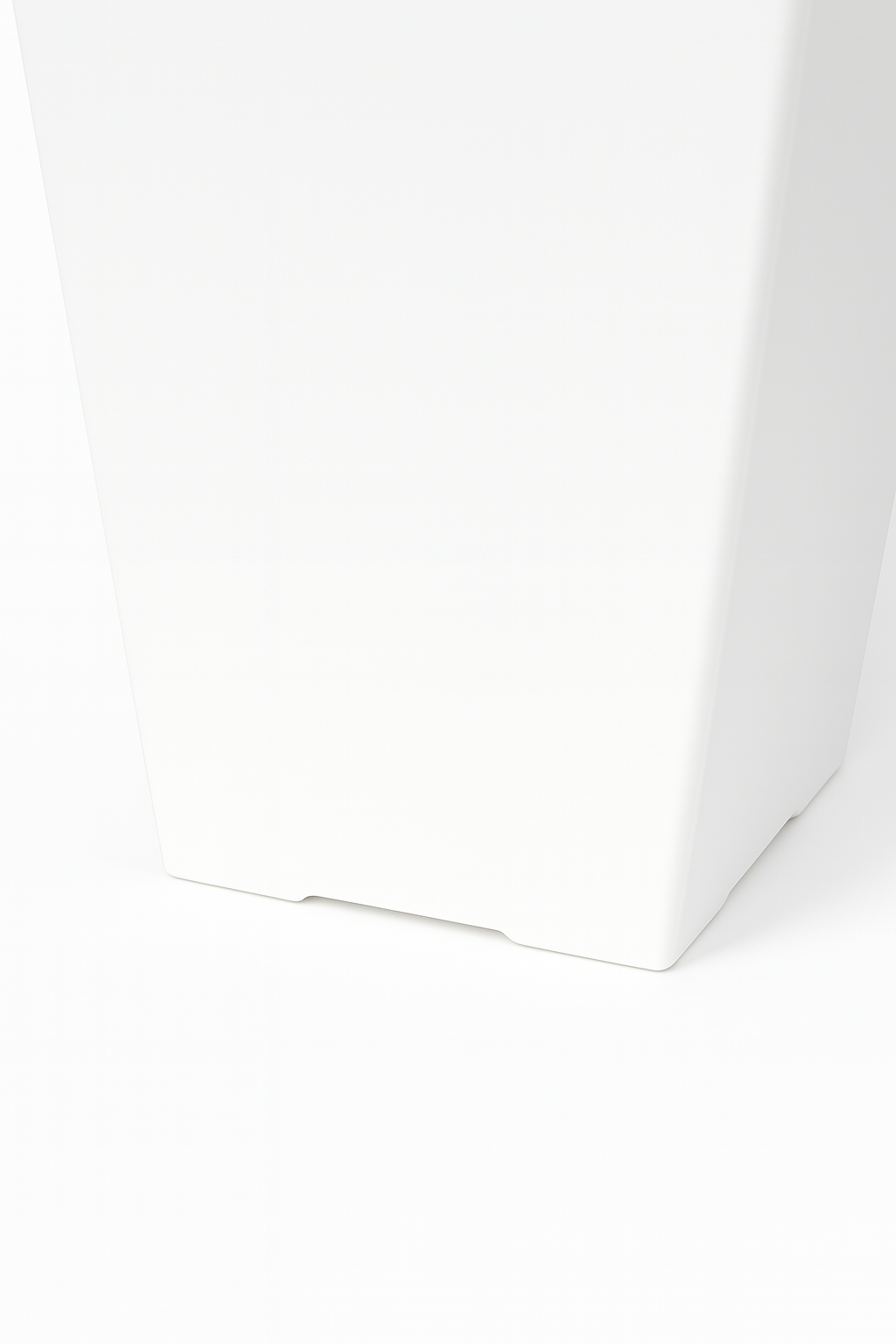 Moderner, konisch zulaufender quadratischer Pflanztopf