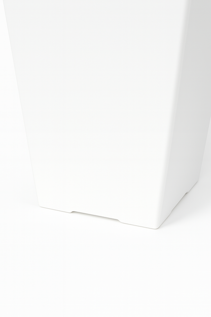 Moderner, konisch zulaufender quadratischer Pflanztopf