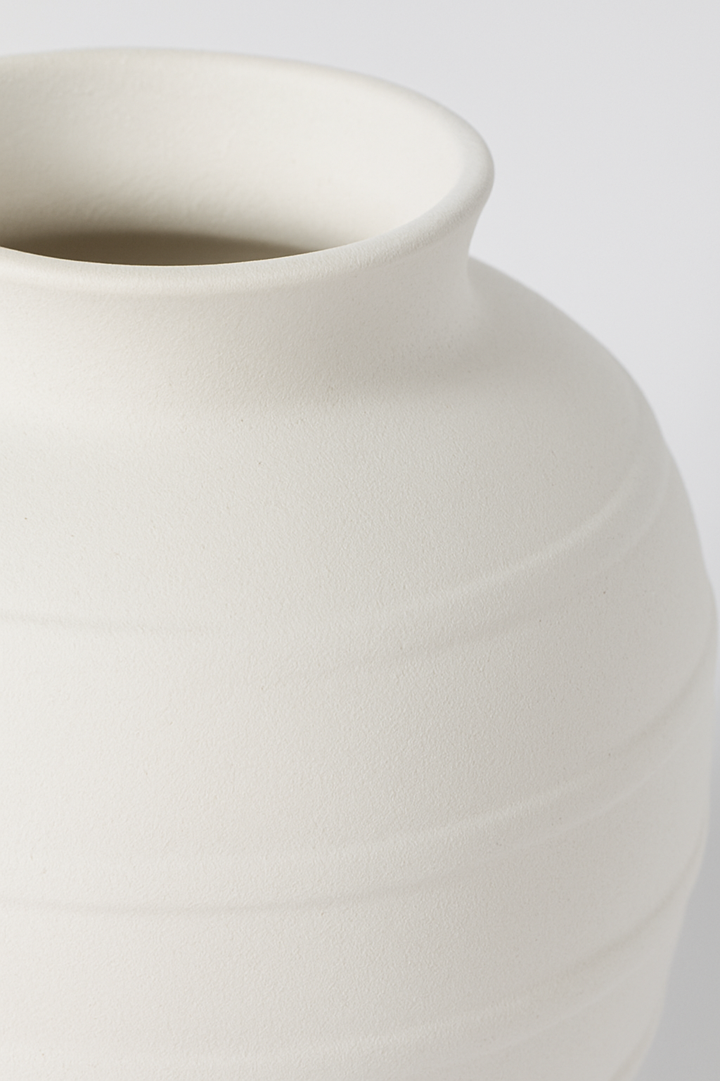 Strukturierte, gerippte Keramik-Blumenvase