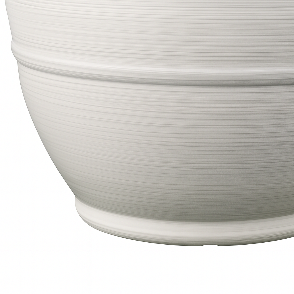 Klassischer weißer Pflanztopf aus Kunstharz