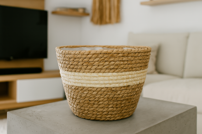 Handgewebter Blumentopf aus Seegras