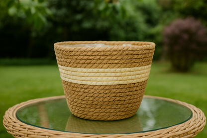 Handgewebter Blumentopf aus Seegras