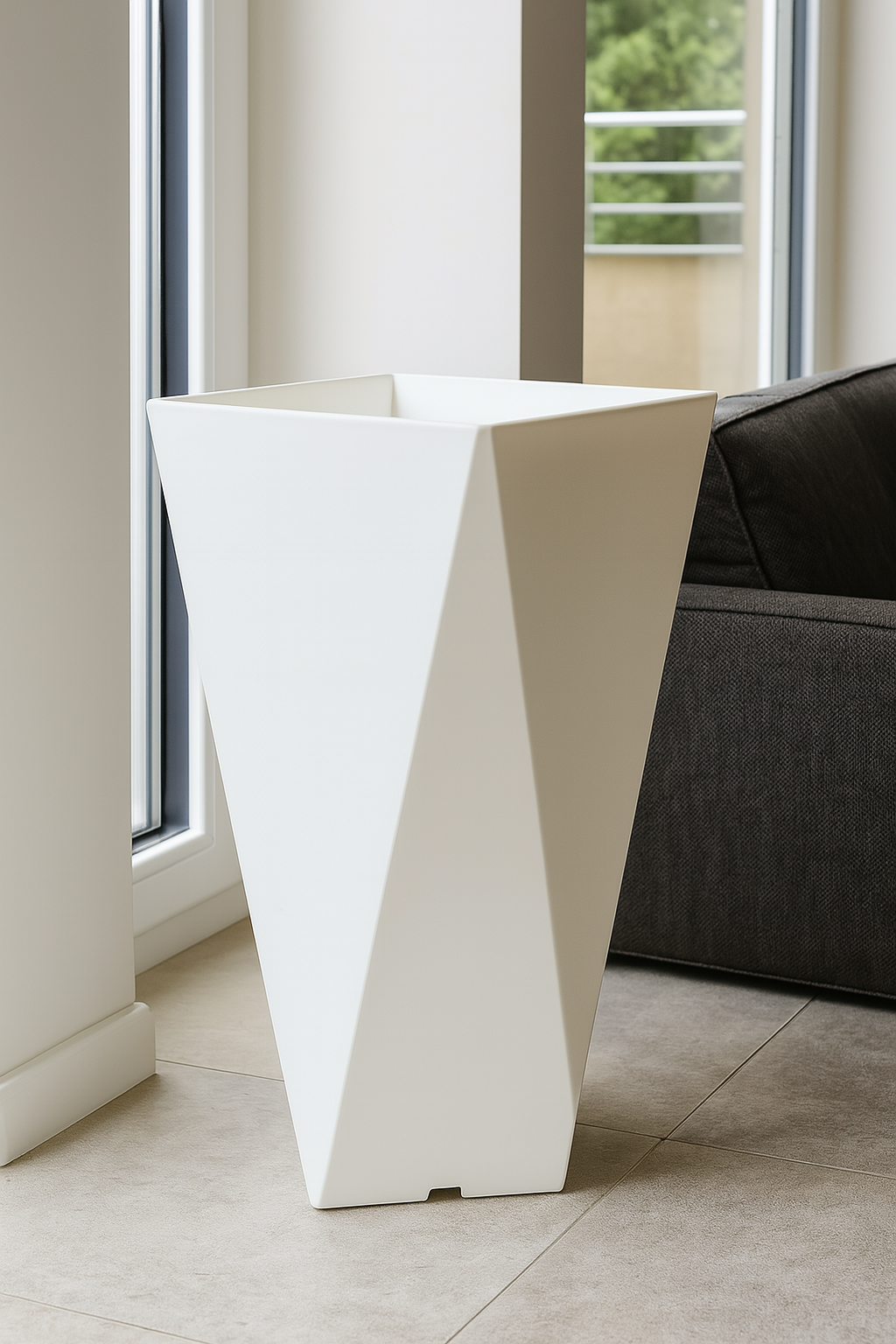 Großer Blumentopf aus Kunstharz