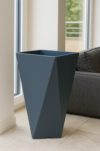 Großer Blumentopf aus Kunstharz