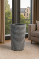 Moderner, strukturierter, hoher Pflanzkübel aus Kunstharz