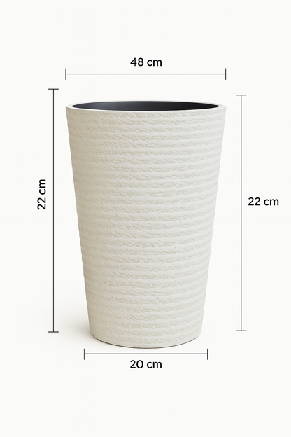 Moderner, strukturierter, hoher Pflanzkübel aus Kunstharz