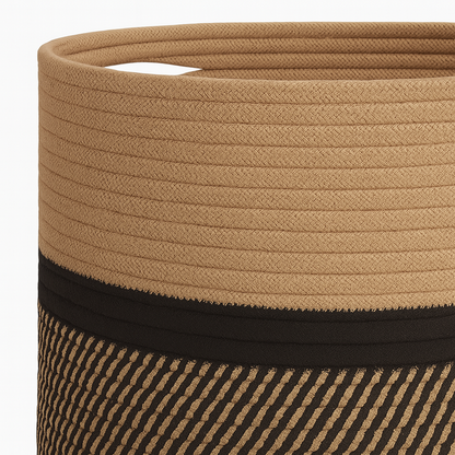 Zweifarbiger, handgewebter Pflanzenkorb