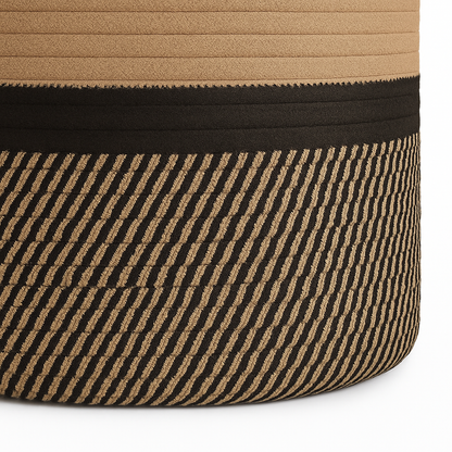 Zweifarbiger, handgewebter Pflanzenkorb