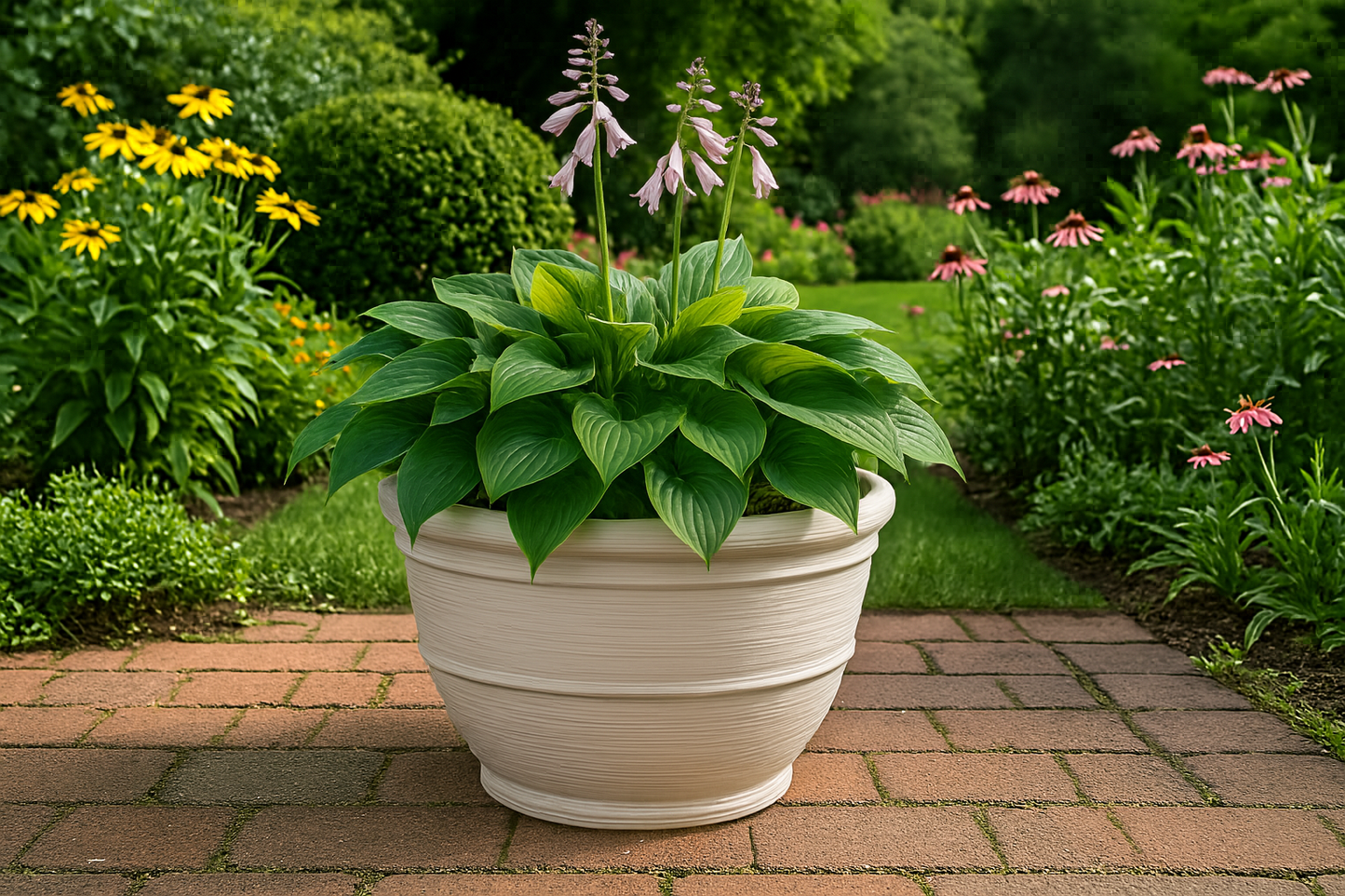 Klassischer weißer Pflanztopf aus Kunstharz