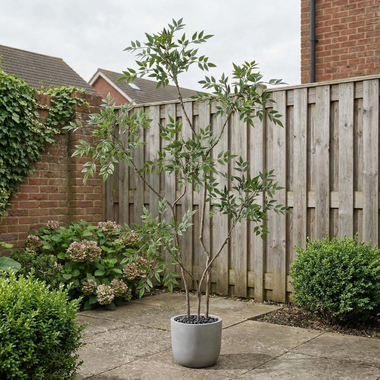 Künstlicher Nandina-Baum 150 cm mit Dekotopf