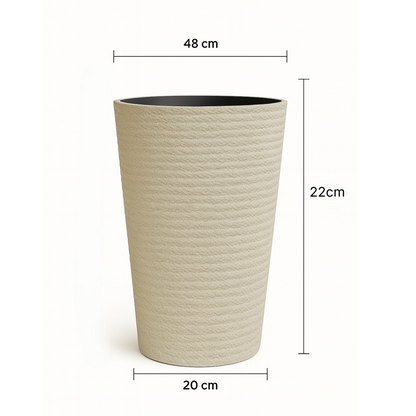 Moderner, strukturierter, hoher Pflanzkübel aus Kunstharz