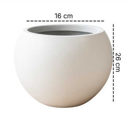 Moderner Blumentopf aus Magnesium mit Kugeln